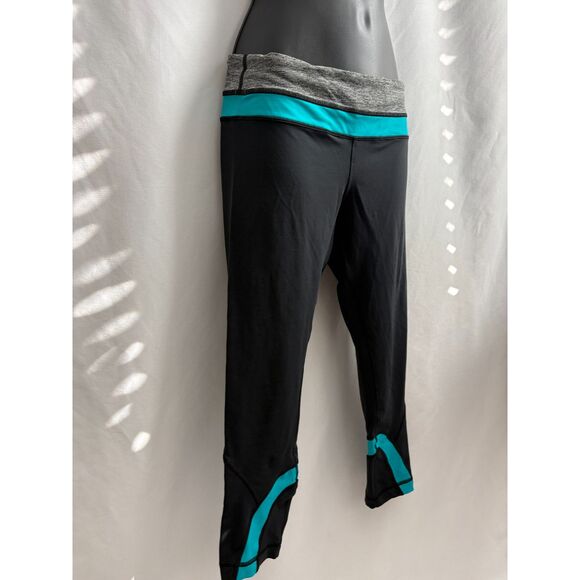 Lululemon Run Inspire Crop II Capri Pants Y2K Blue Stripes Run Yoga Size 6 Gym - Picture 3 of 10